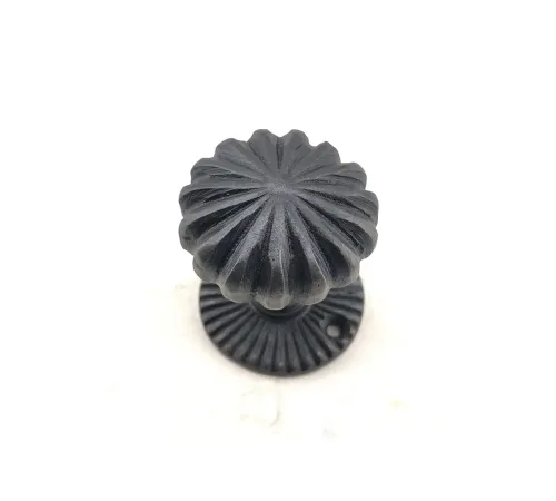 Antika Tarz Dekoratif Pirinç Açarlı Kapı Babası - 50mm, Oksit