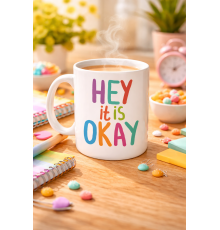 Hey It Is Okay Motivasyon Kupası MODEL 137 – Renkli Tasarım Porselen Kupa – Moral Veren, Pozitif Mesajlı Kahve & Çay Kupası