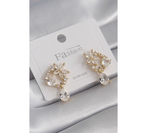 Pirinç Gold Renk Zirkon Taşlı Çiçek Model Sallantı Detay Kadın Küpe Pirinç Gold Renk Zirkon Taşlı Çiçek Model Sallantı Detay Kadın Küpe