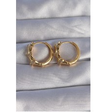 Pirinç Gold Renk Kabartmalı Zirkon Taşlı Oval Model Küpe