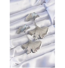 Pirinç Gümüş Renk Tırtıklı Yaprak Model Sallantılı Küpe