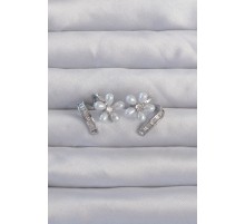 Pirinç Gümüş Renk Zirkon Taşlı Kıvrımlı İnci Çiçek Küpe