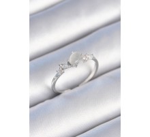 Pirinç Gümüş Renk Zirkon Taşlı Oval Beyaz Mineli Kadın Yüzük