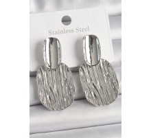 Pirinç Gümüş Renk İşlemeli Kare Plaka Model Kadın Küpe