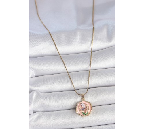 316L Çelik Gold Renk Zincir Pembe Renkli Çiçek İşlemeli İnci Detay Portre Model Kadın Kolye 316L Çelik Gold Renk Zincir Pembe Renkli Çiçek İşlemeli İnci Detay Portre Model Kadın Kolye