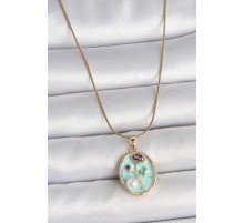 316L Çelik Gold Renk Zincir Mavi Çiçek İşlemeli İnci Detay Portre Model Kadın Kolye