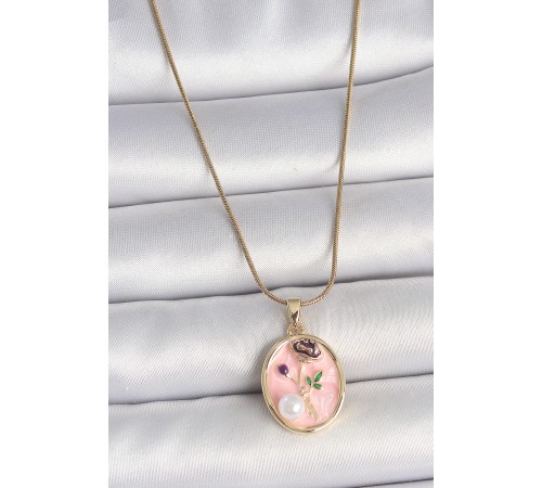 316L Çelik Gold Renk Zincir Pembe Çiçek İşlemeli İnci Detay Portre Model Kadın Kolye 316L Çelik Gold Renk Zincir Pembe Çiçek İşlemeli İnci Detay Portre Model Kadın Kolye