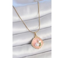 316L Çelik Gold Renk Zincir Pembe Mineli İncili Çiçek İşlemeli Portre Model Kadın Kolye