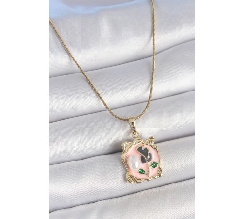 316L Çelik Gold Renk Zincir Pembe Mineli Çiçek İşlemli İnci Detay Portre Model Kadın Kolye 316L Çelik Gold Renk Zincir Pembe Mineli Çiçek İşlemli İnci Detay Portre Model Kadın Kolye