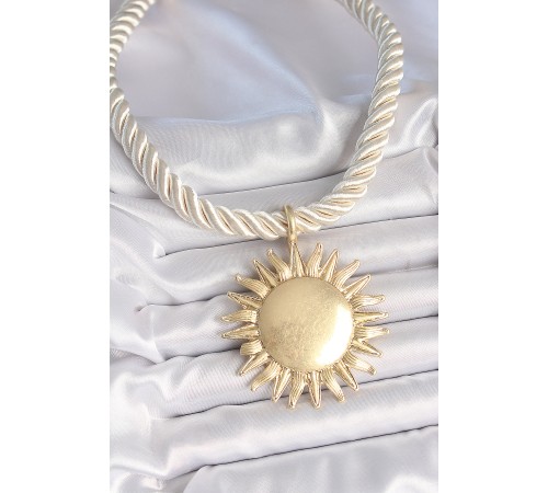 Kırık Beyaz Halat Model Gold Renk Güneş Figürlü Pirinç Kolye Kırık Beyaz Halat Model Gold Renk Güneş Figürlü Pirinç Kolye