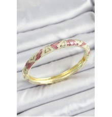 Mineli Pirinç Gold Renk Beyaz ve Pembe Geometrik Desenli Kadın Kelepçe