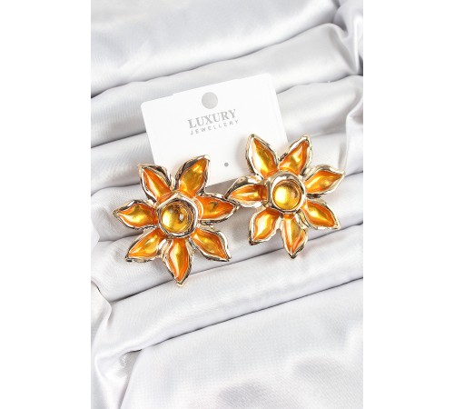 Pirinç Mineli Alevli Çiçek Model Gold Renk Kadın Küpe Pirinç Mineli Alevli Çiçek Model Gold Renk Kadın Küpe