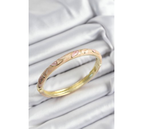 Mineli Pirinç Pembe Ve Yavru Ağzı Çiçek Motifli Gold Renk Kadın Kelepçe Mineli Pirinç Pembe Ve Yavru Ağzı Çiçek Motifli Gold Renk Kadın Kelepçe