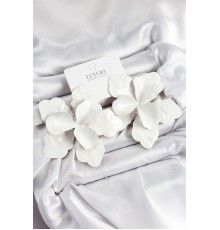 Pirinç Beyaz Çiçek Model Kadın Küpe