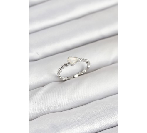 Pirinç Gümüş Renk Kalpli Model Kadın Yüzük