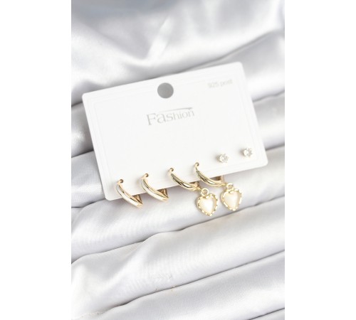 Pirinç Gold Renk Kalp Detaylı 925 Ayar Gümüş Çivili Kadın Küpe Seti