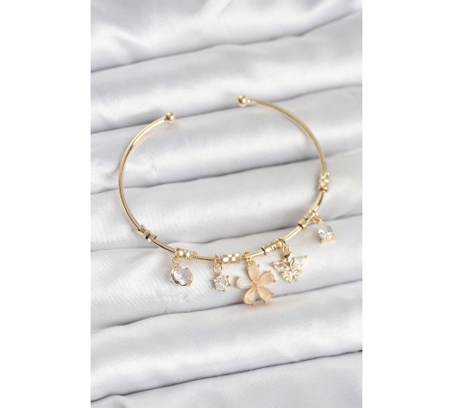 Çiçek ve Kelebek Charmlı Gold Renk Pirinç Kadın Bileklik