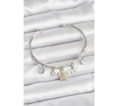 Çiçek ve Kelebek Charmlı Gümüş Renk Pirinç Kadın Bileklik