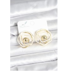 Pirinç Gold Renk Beyaz Mineli Geometrik Gül Model Kadın Küpe