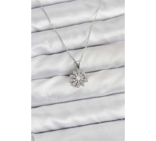 Pirinç Gümüş Renk Çiçek Model Kadın Kolye