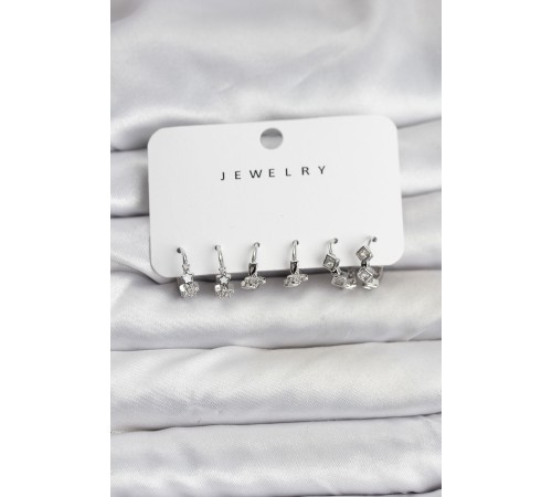 Gümüş Renk Pirinç Yıldız Modelli Kadın Küpe Seti