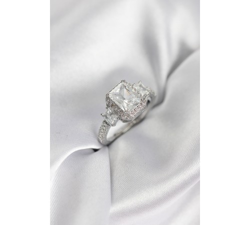 Gümüş Renk Kare Baget Zirkon Taşlı Tek Taş Model Kadın Yüzük