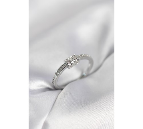 Zirkon Taşlı Gümüş Renk Pirinç Kadın Yüzük