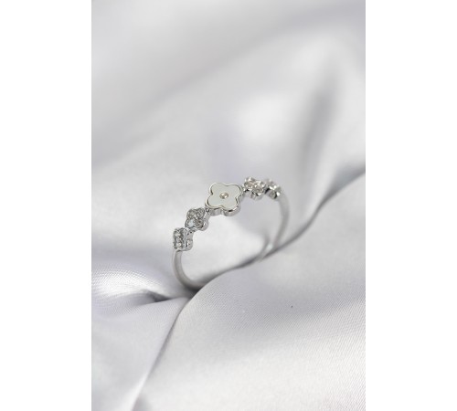 Gümüş Renk Minimal Yonca ve Zirkon Taşlı Kadın Yüzük