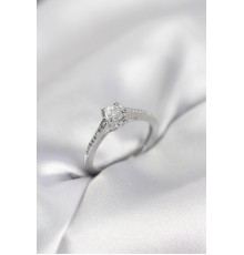 Tek Taş Gümüş Renk Zirkon Taşlı Model Kadın Yüzük