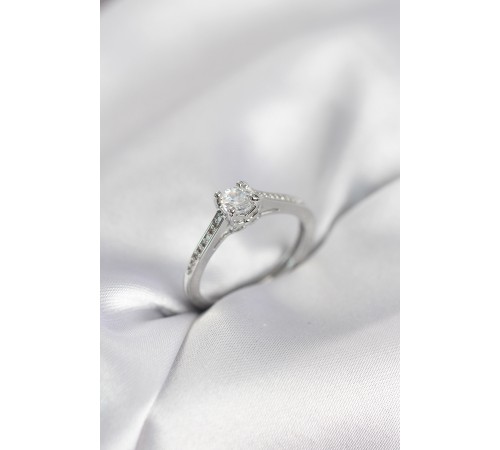 Tek Taş Gümüş Renk Zirkon Taşlı Model Kadın Yüzük