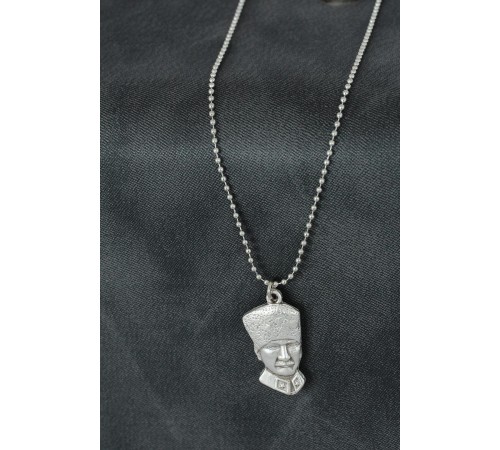 Atatürk Figürlü Metal Erkek Kolye Atatürk Figürlü Metal Erkek Kolye