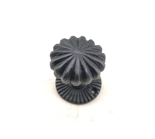 Antika Tarz Dekoratif Pirinç Açarlı Kapı Babası - 50mm, Oksit