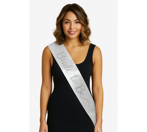 Beyaz Saten Üzerine El Yazısı İtalik Gümüş Bride To Be Kuşağı 10 cm Genişlik