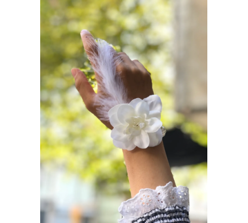 Bride to be Nedime Gelin Bilekliği Tüy ve İnci Boncuk Detaylı Beyaz Renkli Bekarlığa Veda Partisi Bilekliği 10 Adet