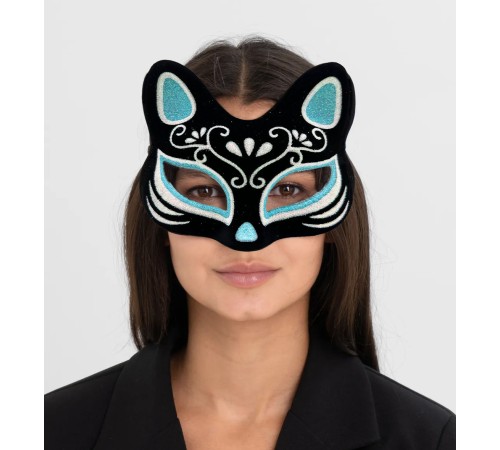 Siyah Renk Süet Kaplama Üzeri Gümüş Mavi Simli Kedi Maskesi 17x14 cm