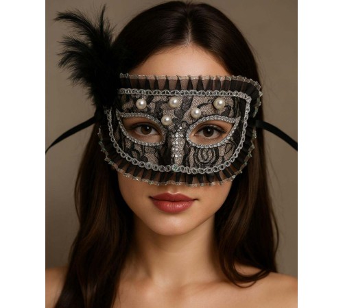 Siyah Renk Yandan Tüylü İnci İşlemeli Taşlı Dantelli Parti Maskesi 17x12 cm