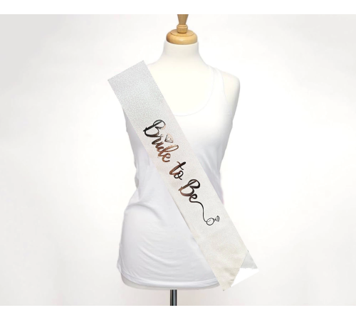 Beyaz Üzeri Gümüş İtalik Alyanslı Bride To Be Yazılı Simli Işıltılı Kuşak Kemer 10 Cm Genişlik Beyaz Üzeri Gümüş İtalik Alyanslı Bride To Be Yazılı Simli Işıltılı Kuşak Kemer 10 Cm Genişlik