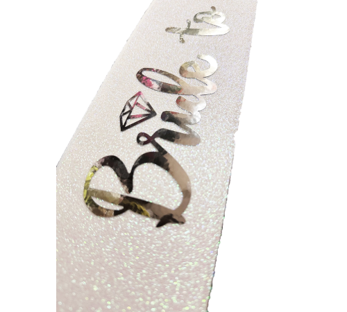 Beyaz Üzeri Gümüş İtalik Alyanslı Bride To Be Yazılı Simli Işıltılı Kuşak Kemer 10 Cm Genişlik Beyaz Üzeri Gümüş İtalik Alyanslı Bride To Be Yazılı Simli Işıltılı Kuşak Kemer 10 Cm Genişlik