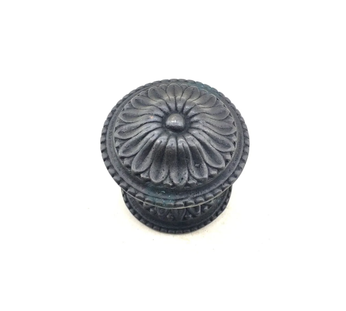 BFS Antika Tarz Dekoratif Pirinç Papatya Kapı Babası - 73mm, Oksit