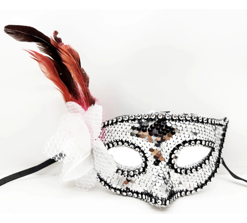 Gümüş Renk Yandan Tüylü Güllü Gümüş Taşlı Pullu Maske 20x22 Cm Gümüş Renk Yandan Tüylü Güllü Gümüş Taşlı Pullu Maske 20x22 Cm