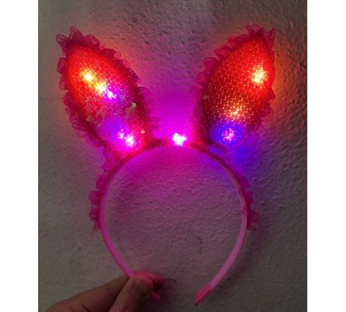 Kenarları Dantelli Fuşya Pullu Payetli Led Işıklı Tavşan Kulak Taç 23x19 Cm Kenarları Dantelli Fuşya Pullu Payetli Led Işıklı Tavşan Kulak Taç 23x19 Cm