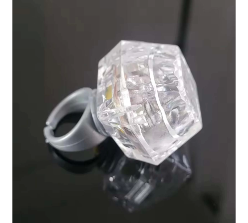 Kristal Tasarımlı Led Glow Işıklı 3 Modlu Gümüş Yüzük 3.5 X 5 Cm Kristal Tasarımlı Led Glow Işıklı 3 Modlu Gümüş Yüzük 3.5 X 5 Cm