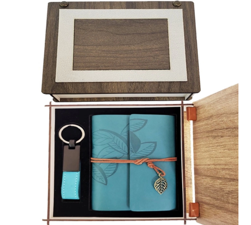 Özel Ahşap Kutulu Mavi Deri Defter Ve Anahtarlık Set Özel Ahşap Kutulu Mavi Deri Defter Ve Anahtarlık Set