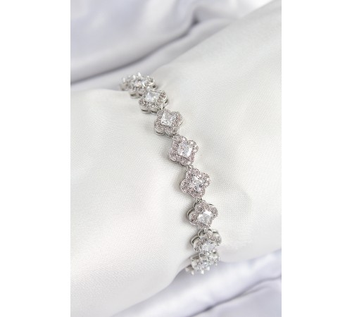 Pirinç Zirkon Taşlı Yonca Baget Model Gümüş Renk VIP Seri Kadın Bileklik