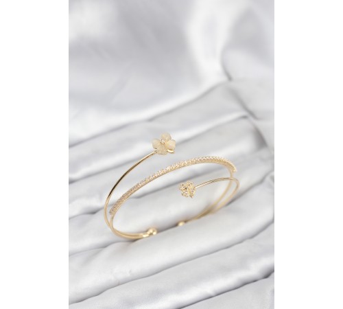 Yonca Çiçek Model Pirinç Gold Renk Kadın Bileklik