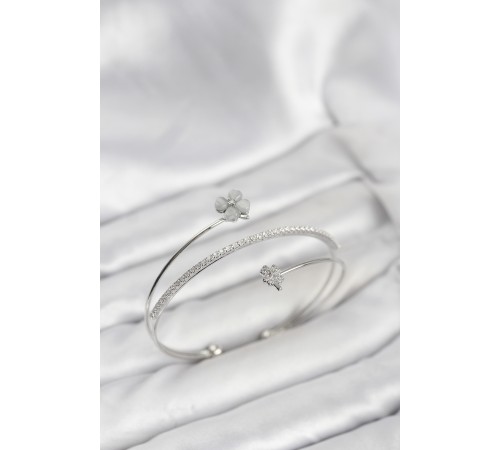 Yonca Çiçek Model Pirinç Gümüş Renk Kadın Bileklik