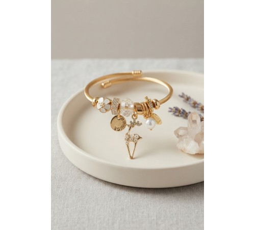 Geyik Model Gold Renk Beyaz Charmlı Bileklik