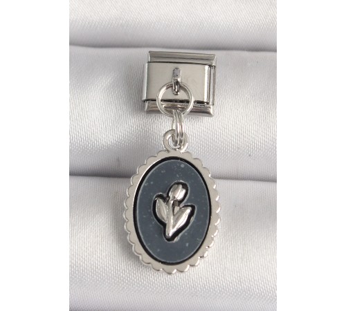 316L Çelik Gümüş Renk Çiçek İşlemeli Siyah Portre Model Nomination Charm