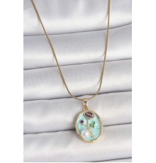 316L Çelik Gold Renk Zincir Mavi Çiçek İşlemeli İnci Detay Portre Model Kadın Kolye