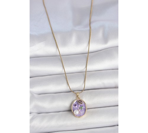316L Çelik Gold Renk Zincir Mor Çiçek İşlemeli İnci Detay Portre Model Kadın Kolye